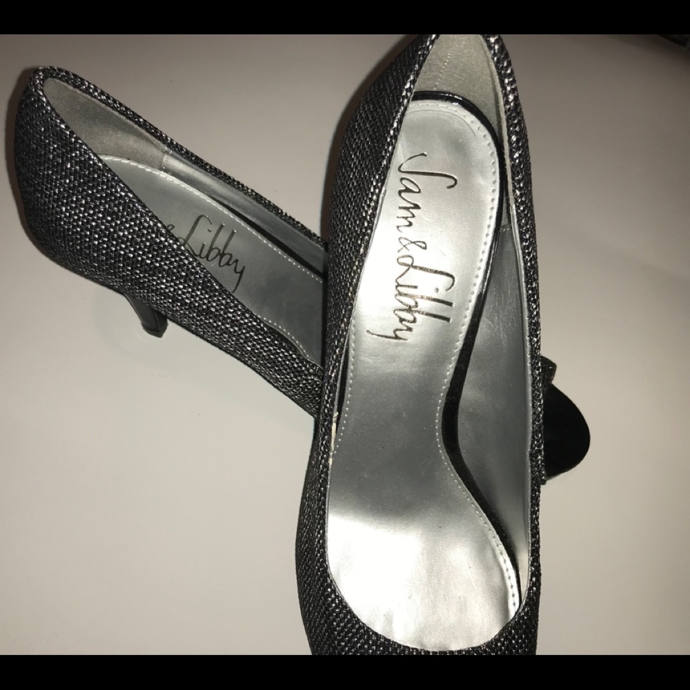 Women’s size (11m)Sam and Libby shoes